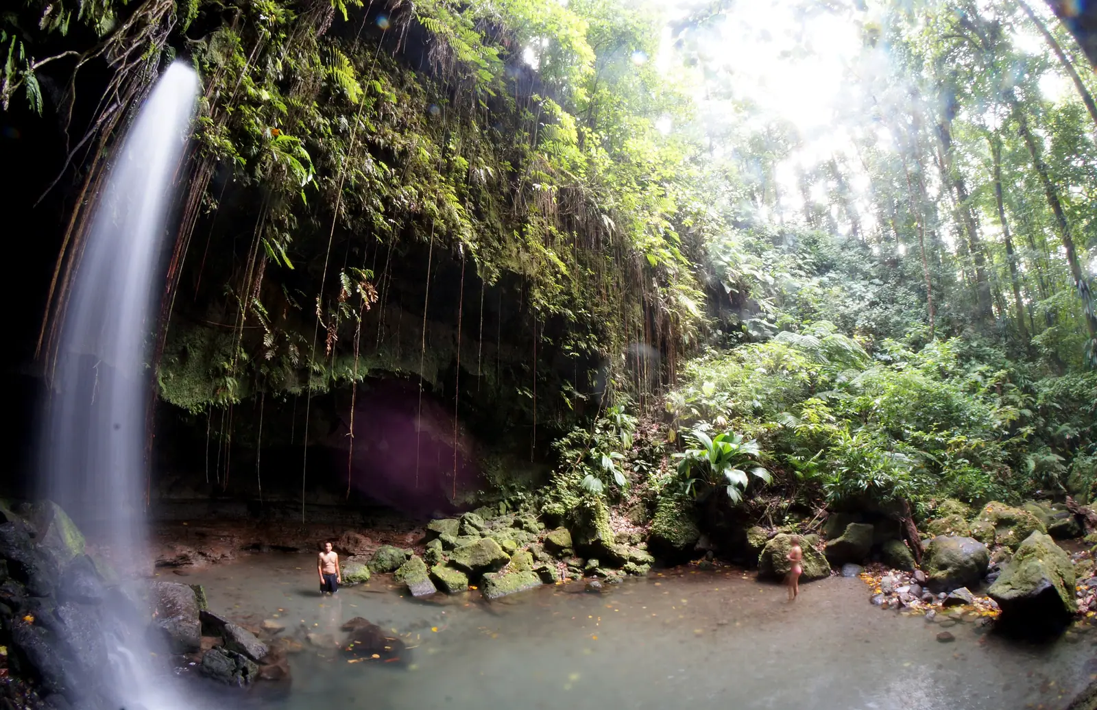 Emerald Pool'un şelalesi ve havuzu